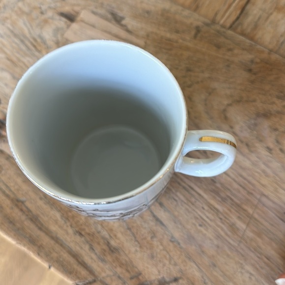 Robert Mayokok Inuit Artist Signed Porcelain Mug – “Blanket Toss” – 1950s - Picture 4 of 7